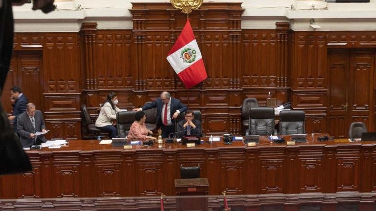 DETIENEN AL EXPRESIDENTE PEDRO CASTILLO EN MEDIO DE LA CRISIS EN PERÚ, LUEGO DE QUE EL CONGRESO APROBARA SU VACANCIA