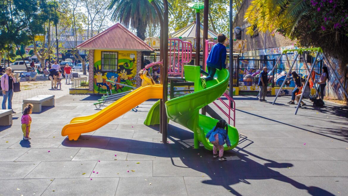 CONTINÚAN LAS MEJORAS EN LA PLAZA RIGOLLEAU