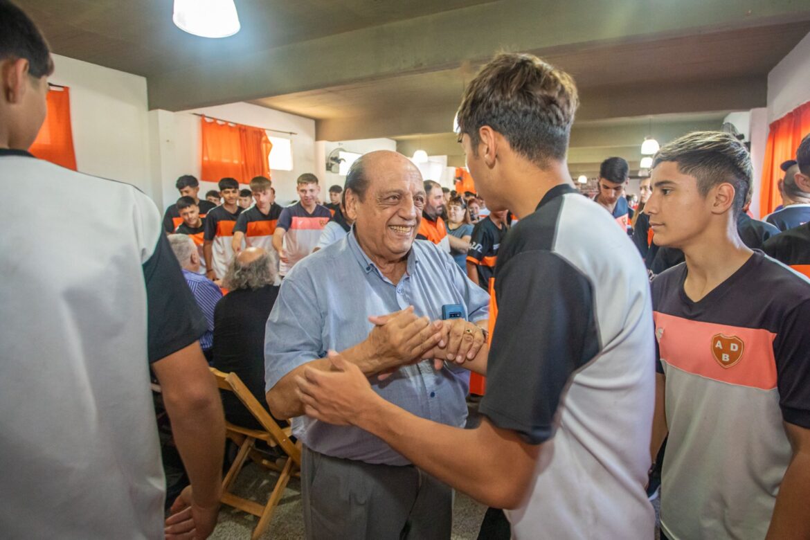 ENTREGARON PELOTAS A LA ASOCIACIÓN DEPORTIVA BERAZATEGUI