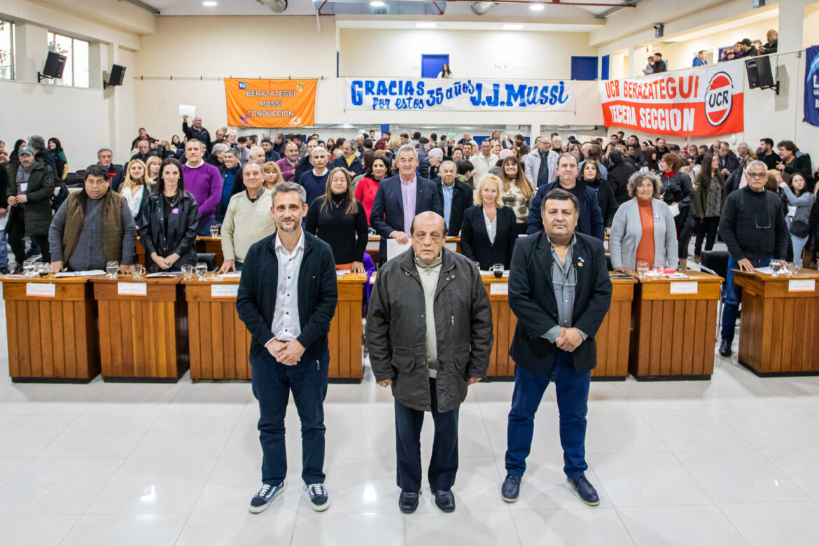 BERAZATEGUI CONMEMORÓ LOS 40 AÑOS DE DEMOCRACIA ARGENTINA 