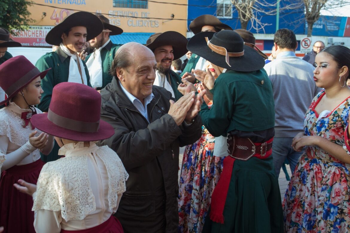 DESFILE Y PEÑA TRADICIONALISTAS POR EL DÍA DE LA INDEPENDENCIA EN BERAZATEGUI