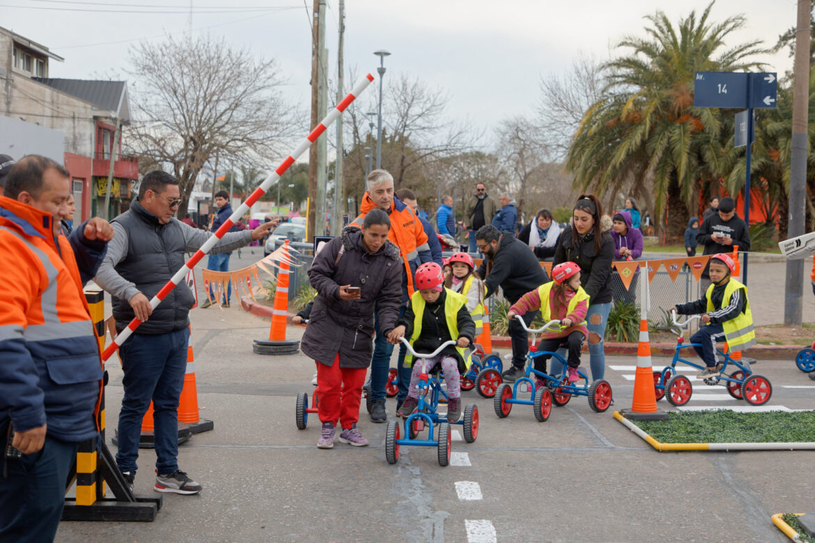 BERAZATEGUI SE VISTIÓ DE FIESTA PARA CELEBRAR EL MES DE LAS INFANCIAS