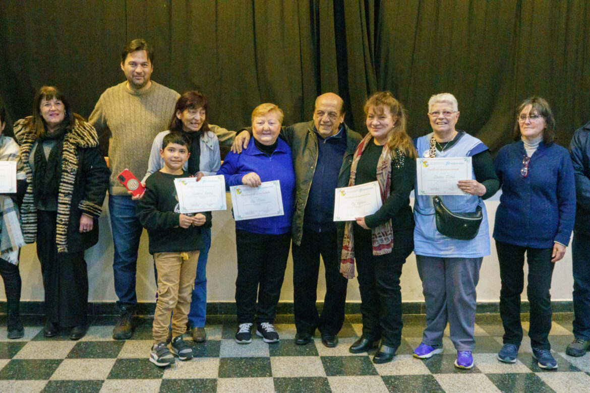 HOMENAJEARON A 61 AUXILIARES DE EDUCACIÓN