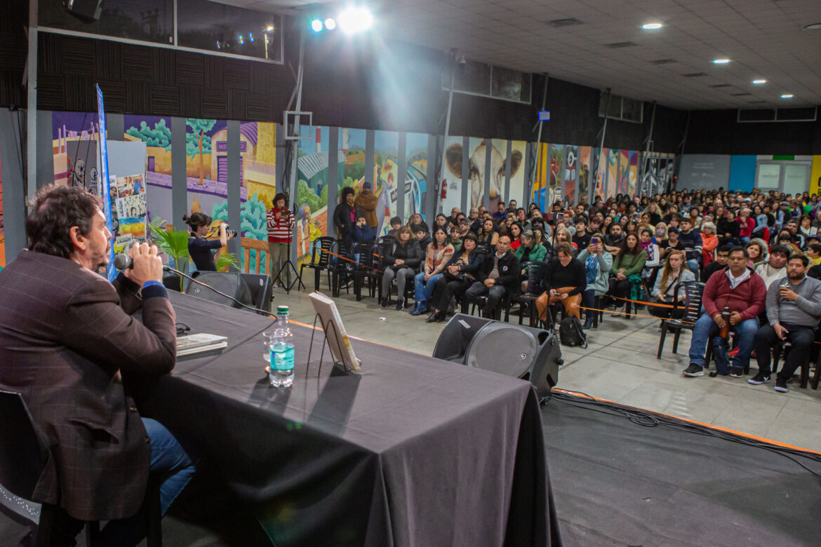 FELIPE PIGNA PRESENTÓ SU NUEVO LIBRO EN LIBRARTE