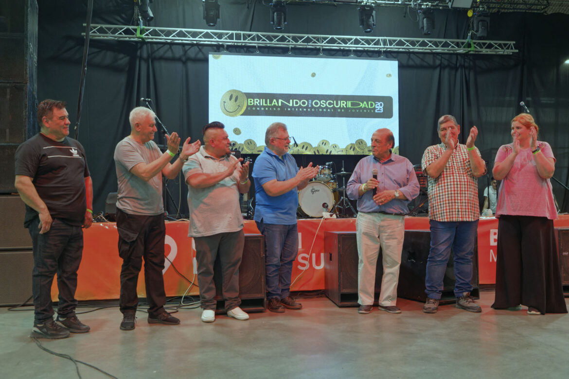 ENCUENTRO DE JÓVENES CRISTIANOS “BRILLANDO EN LA OSCURIDAD”