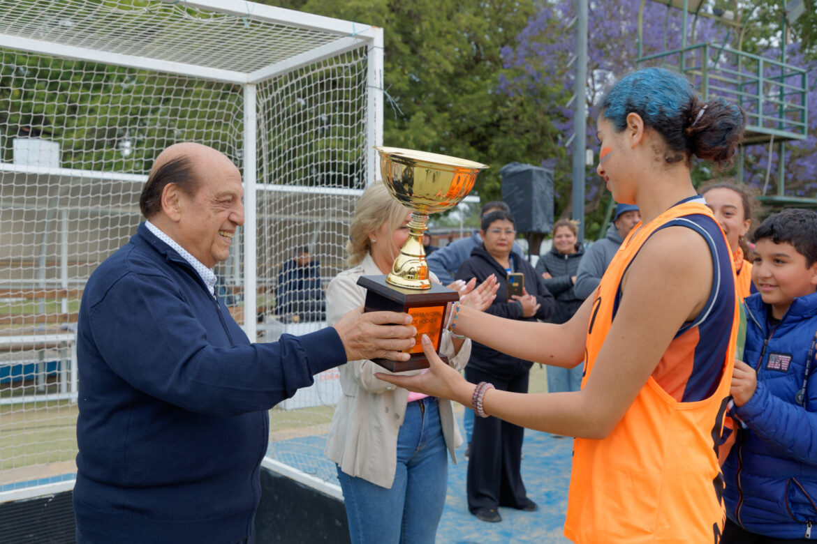 LA LIGA MUNICIPAL DE HOCKEY DESPIDIÓ EL 2023 CON UN GRAN ENCUENTRO