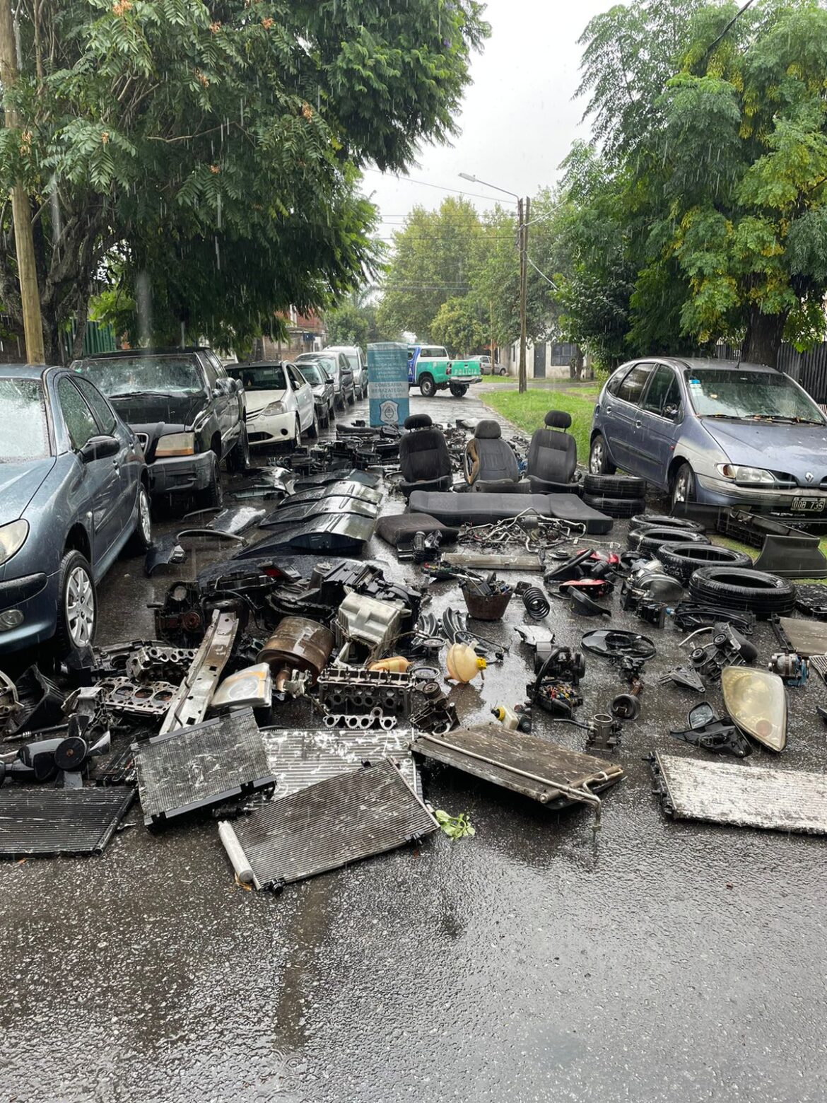 SECUESTRAN AUTOPARTES ROBADOS Y UN CHEVROLET CON PEDIDO DE SECUESTRO