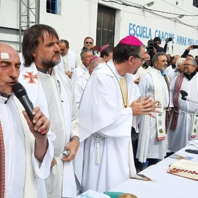 LA IGLESIA SUBE EL TONO DE LAS CRÍTICAS AL GOBIERNO: EL DURO MENSAJE DE LOS CURAS VILLEROS Y LA SEÑAL DE LA VISITA DE KICILLOF A FRANCISCO