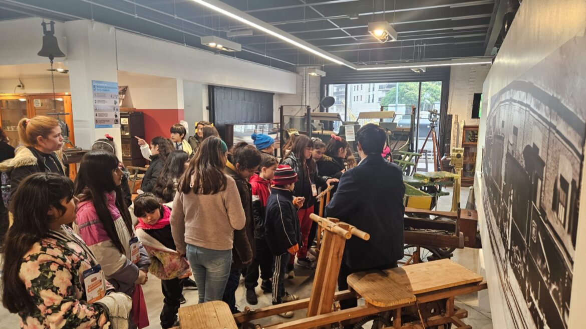 CHICOS Y CHICAS DE BERAZATEGUI VISITARON EL MUSEO NACIONAL FERROVIARIO