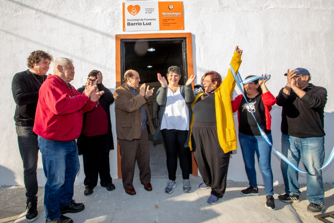 INAUGURARON LAS NUEVAS INSTALACIONES DE LA SOCIEDAD DE FOMENTO BARRIO LUZ