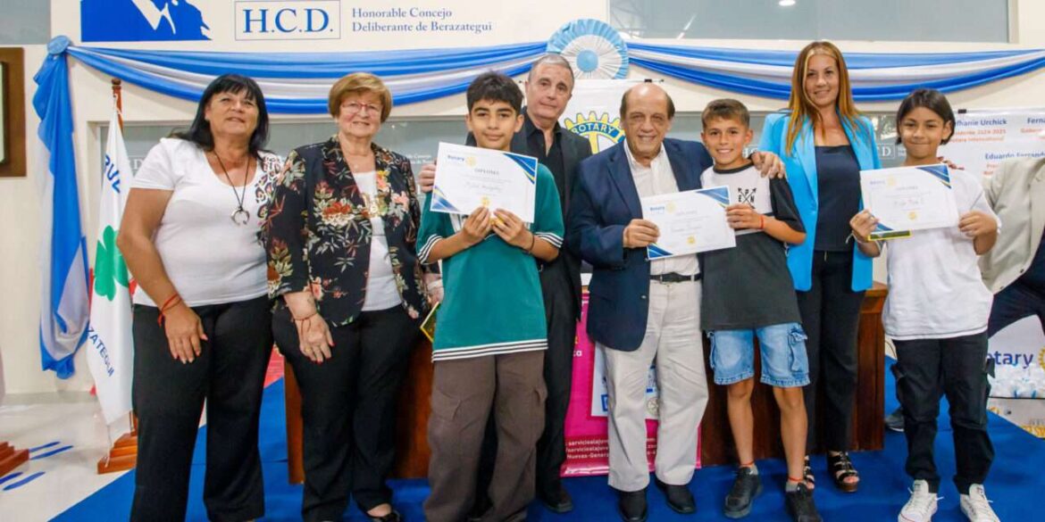 230 ESTUDIANTES DE BERAZATEGUI RECIBIERON SU DIPLOMA AL MEJOR COMPAÑERO